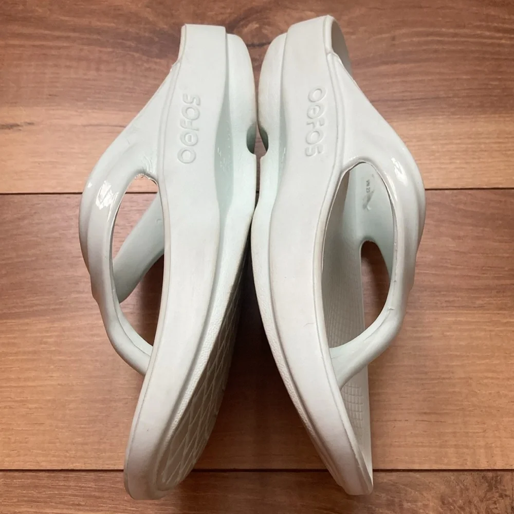 OOFOS Thong Slide Sandals - Picture 4 of 11